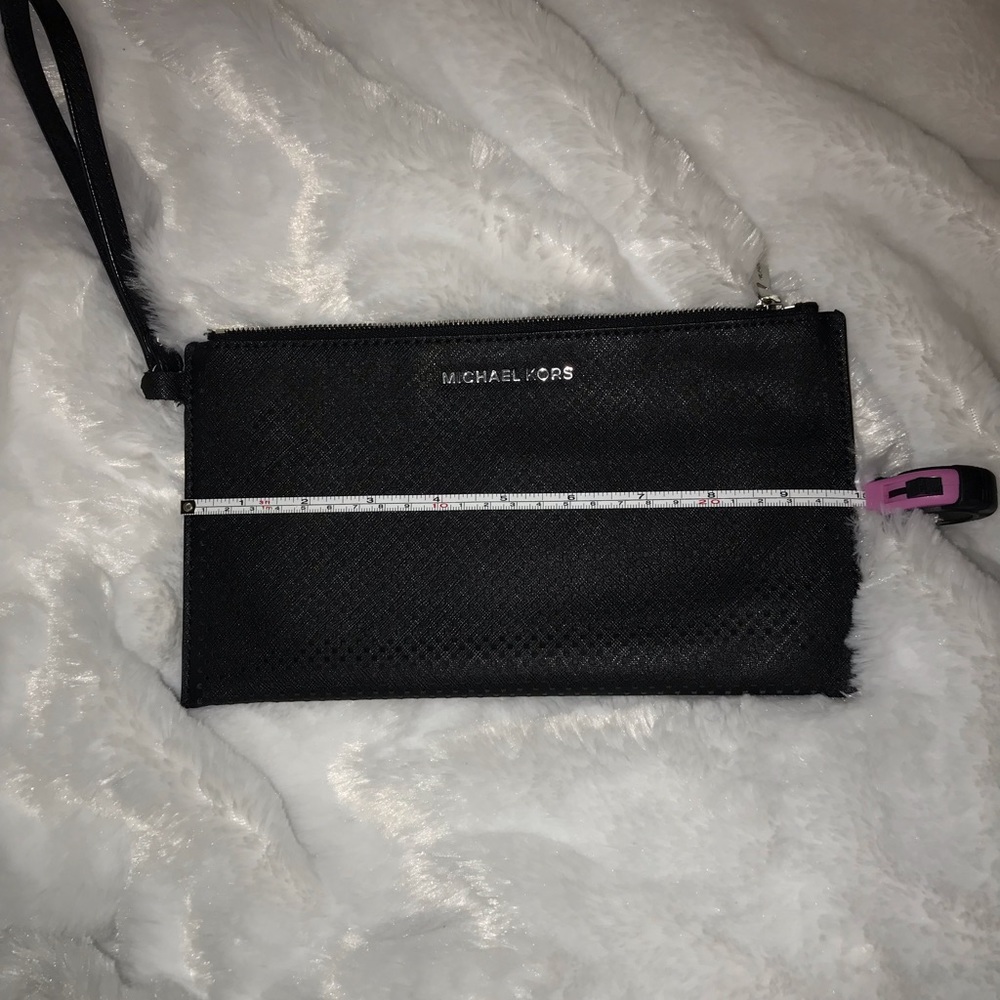 Michael Kors Black cut out clutch - Picture 2 of 7